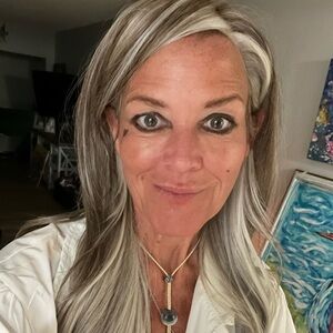 Meet your Posher, Leslie